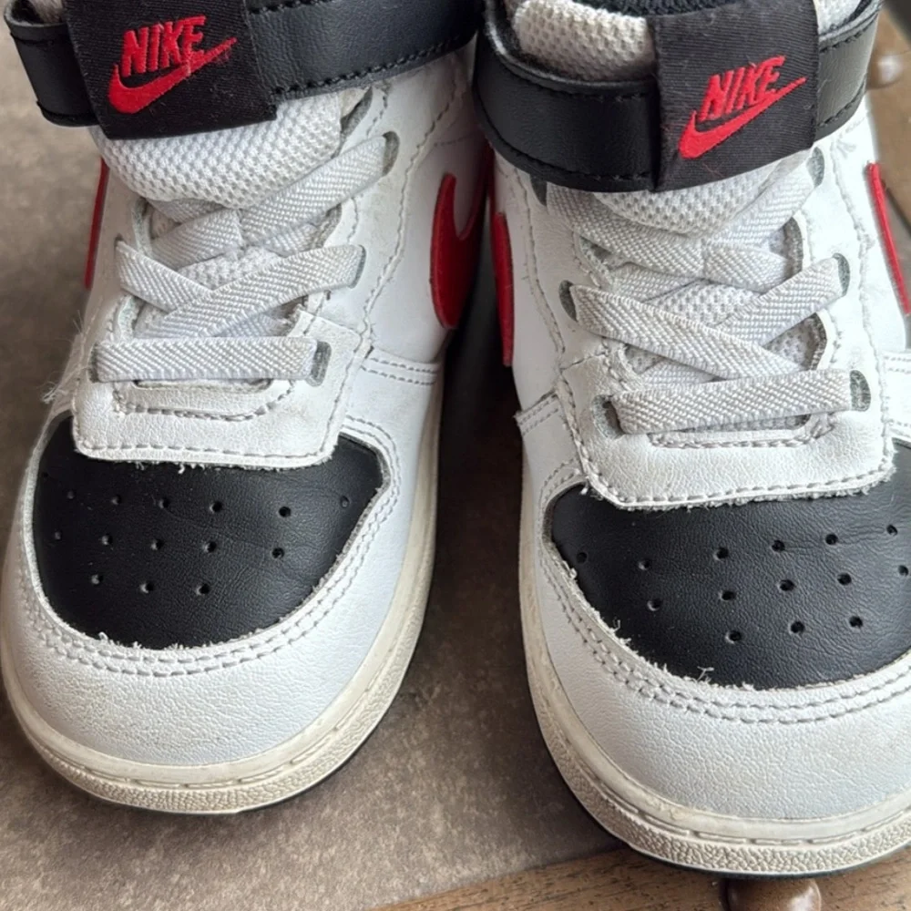 Nike toddler sneaker - Picture 2 of 2